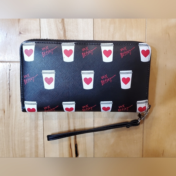 Betsey Johnson Coffee Cup Wallet/Wristlet - Picture 2 of 4